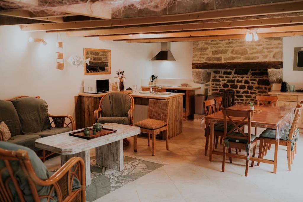 Gite Naturia - Chaumiere De Berringue Plouhinec  Extérieur photo